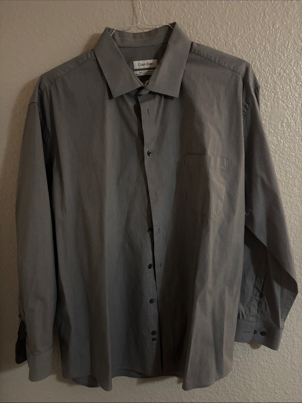 Calvin Klein Men's Charcoal Gray Long-Sleeve Dress Shirt